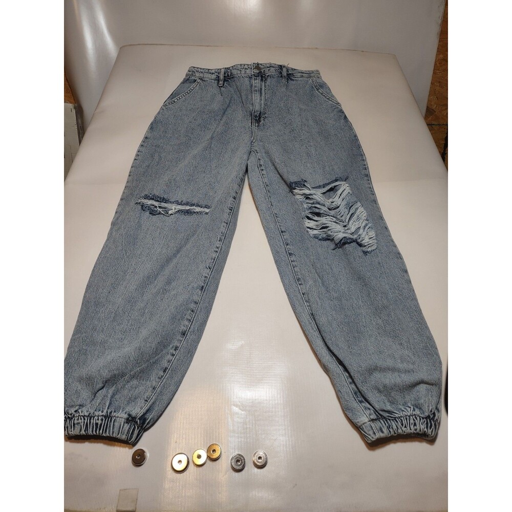 Boohoo Petite Jeans Womens 8 Light Wash Baggy Leg that Taper at the ankle NEW